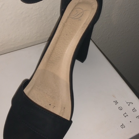 Black Block Heel - Picture 3 of 3